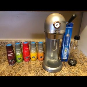 KITCHENAID SODA STREAM with EXTRAS